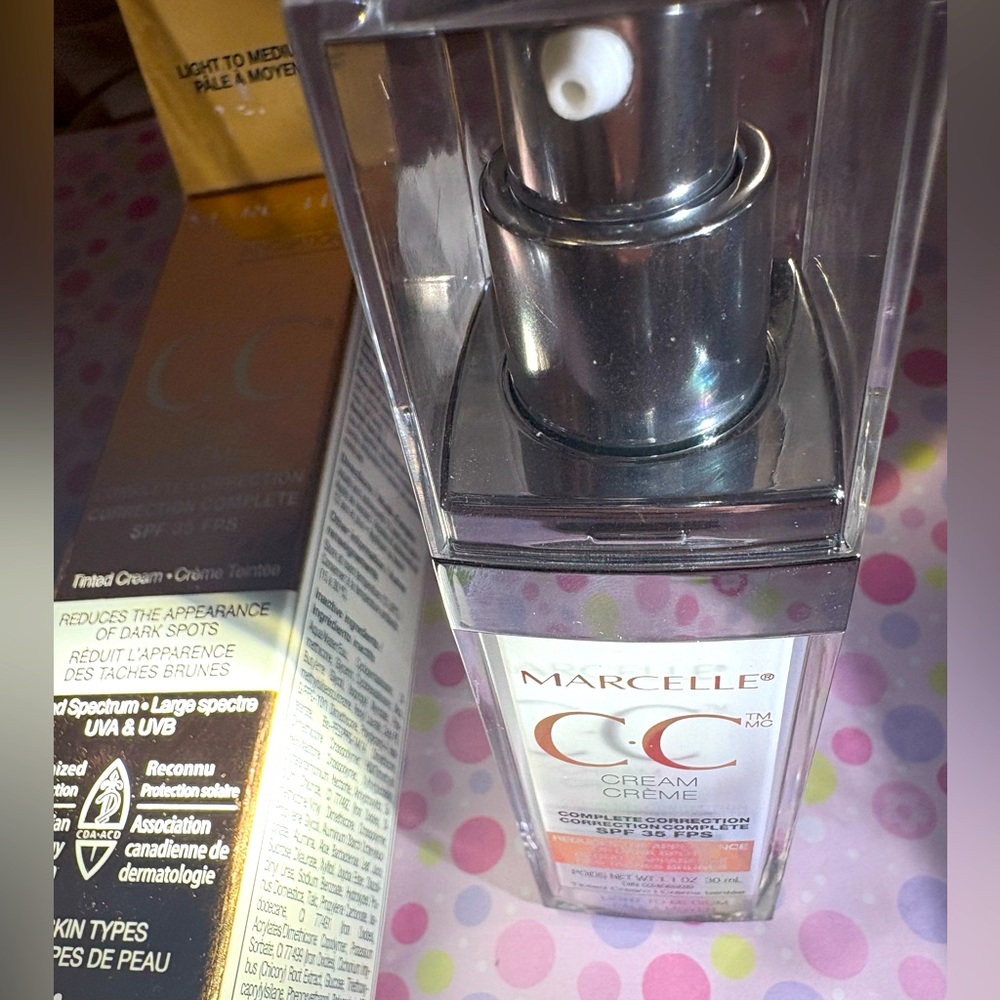 MARCELLE® cream foundation 
INNOVATION
CORRECTION COMPLETE